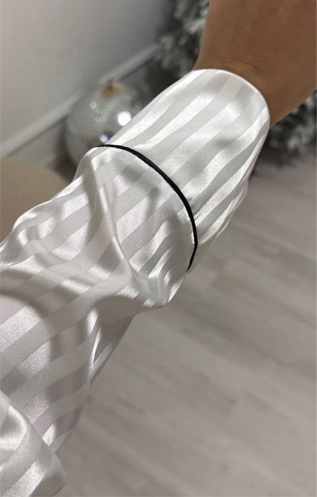 Піжама жіноча шовкова в полоска , штани і сорочка