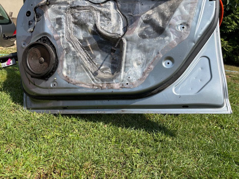 Drzwi Przód Prawe Opel Astra J Srebrne / Szare (Szyba, Klamka, Głośnik)