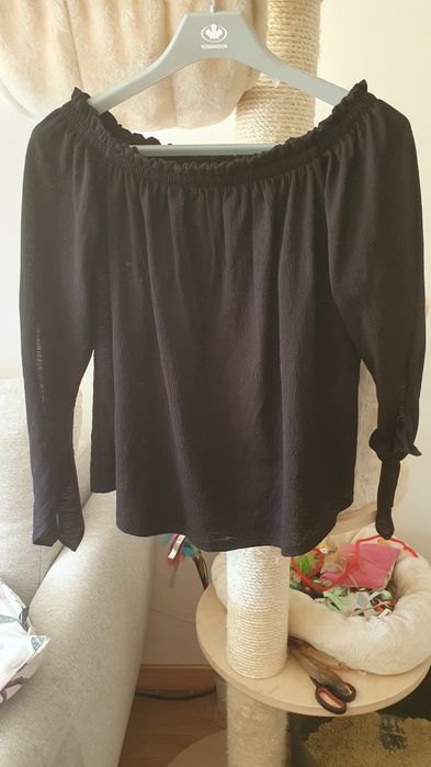 Czarna bluzka hiszpanka strukturalna Bershka M