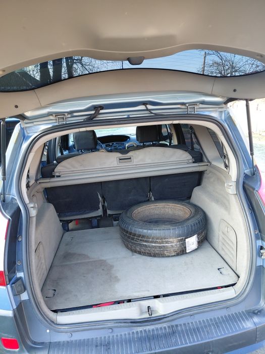 Рено меган гранд сценік