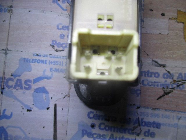 Comando / botão / interruptor vidros frente direito HYUNDAI Accent II