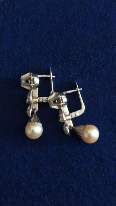 Brincos de ouro branco