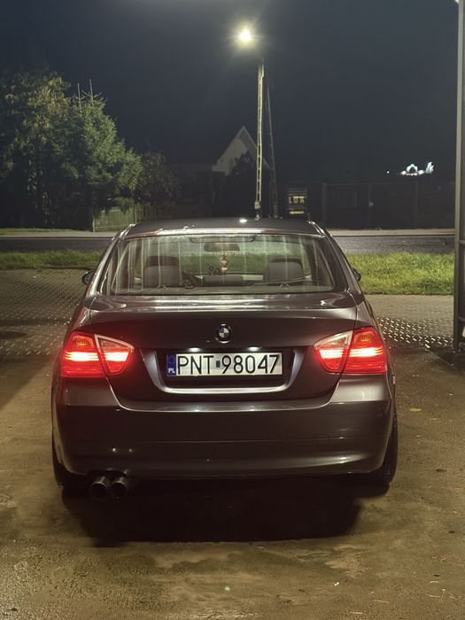 BMW E90 318i benzyna
