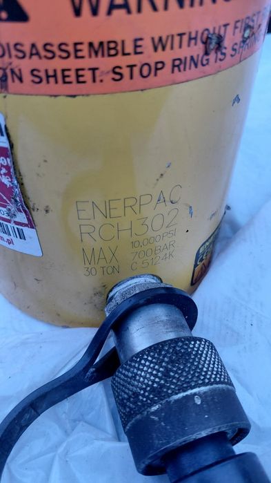 Siłownik hydrauliczny Enerpac RCH 302 nowy 30 ton 700 bar