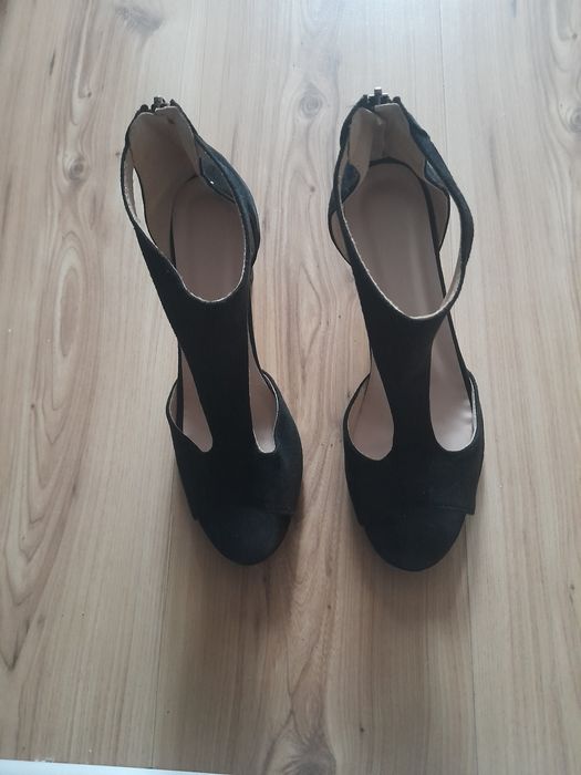 Sandałki czarne zamszowe