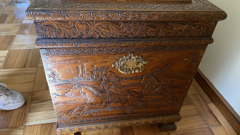 Baú de madeira como novo