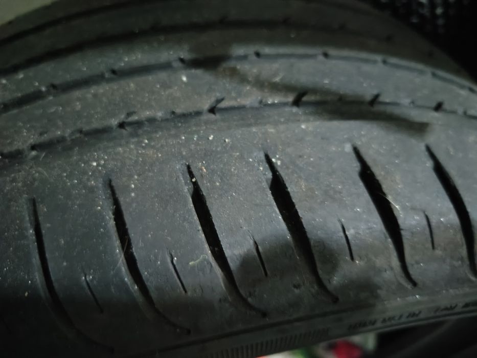Pneu Usado Goodyear EfficientGrip com a medida 205/50R17 99V
