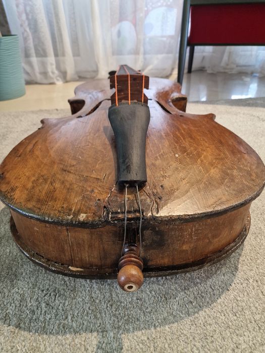 Віолончель для декора