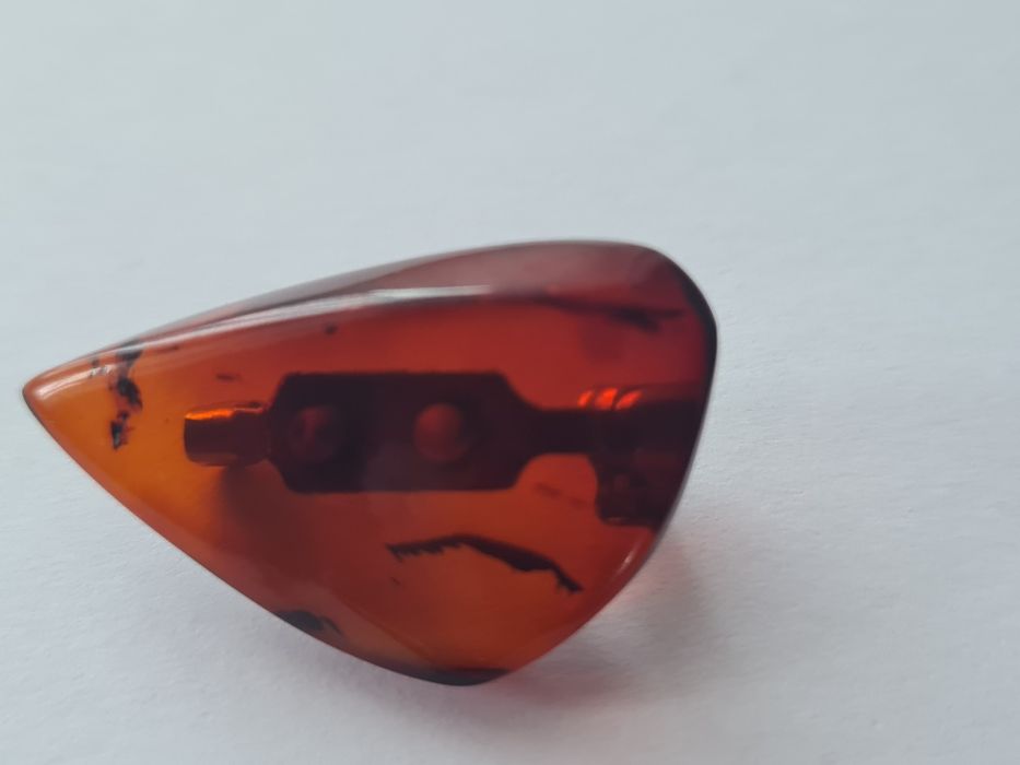 Янтарная  брошка