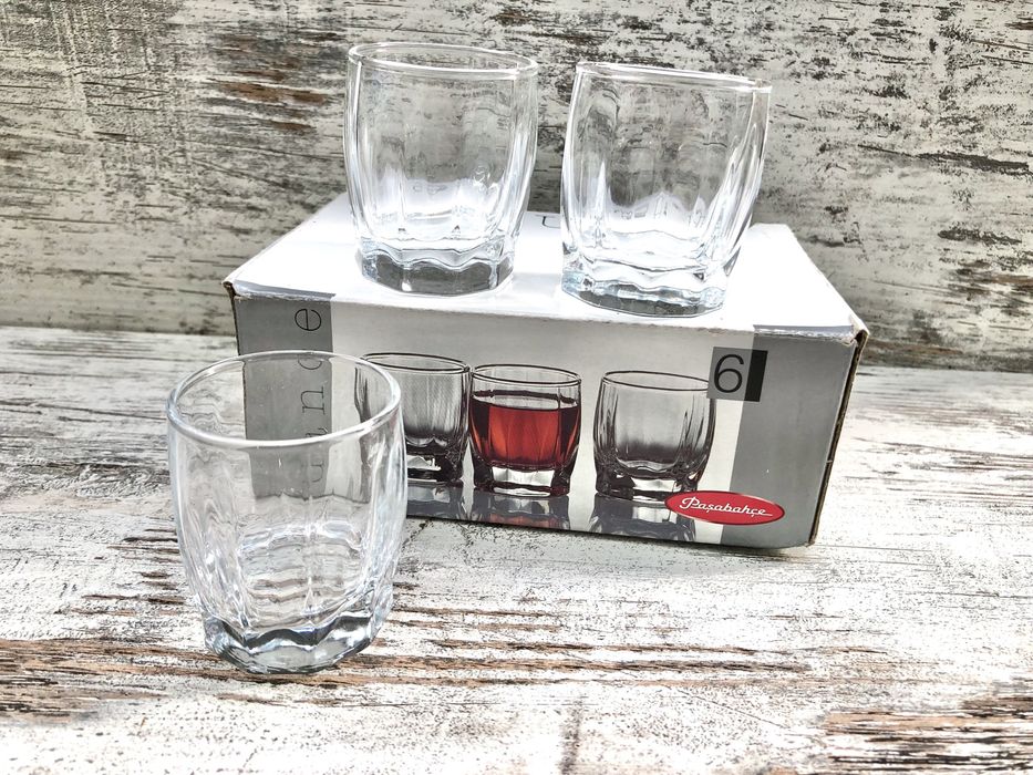 Стопки келихи пивний кухоль