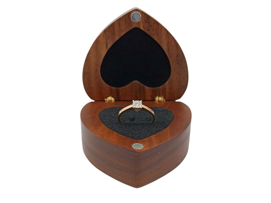 Złoty pierścionek z brylantami P.585 1,41G