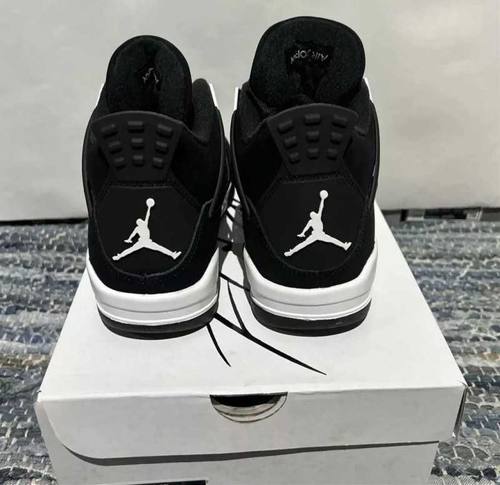 Jordan 4 Retro White Thunder r.38