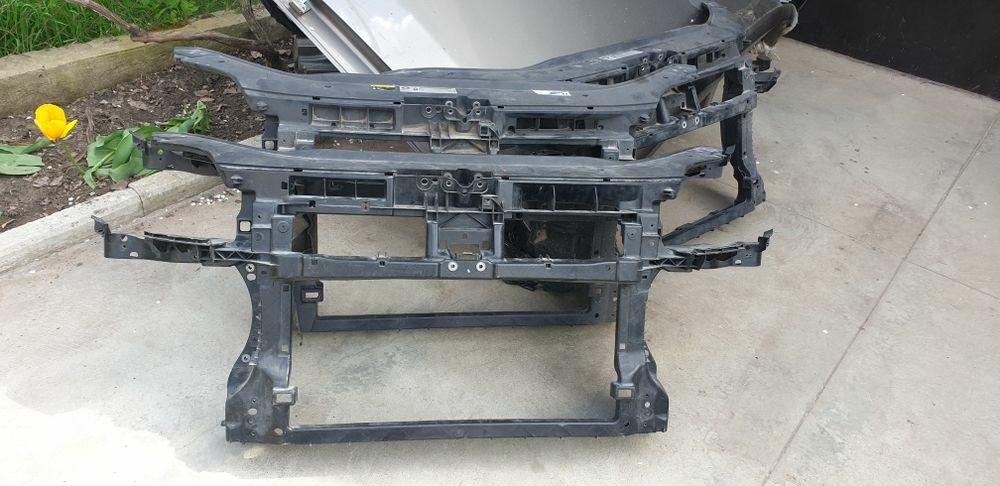 Бампер передний VW Golf Plus 2009-13 г.в