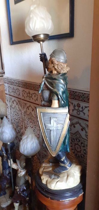 bonita estátua rara