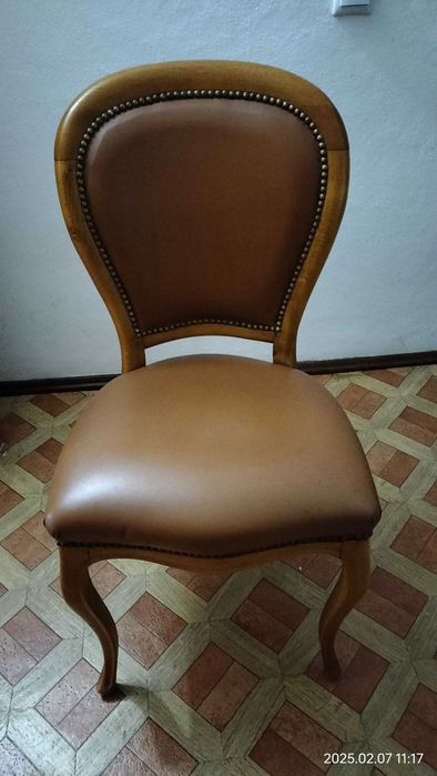 Mesa de sala de jantar com 6 cadeiras