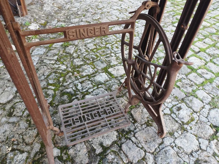 Máquina de costura singer