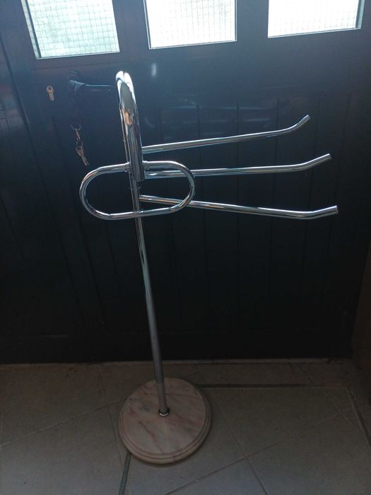 Toalheiro com base mármore