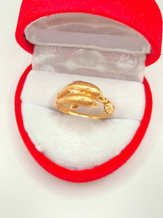 Niesamowity pierścionek "Delfiny" wykonany ze złota 585 (14K).