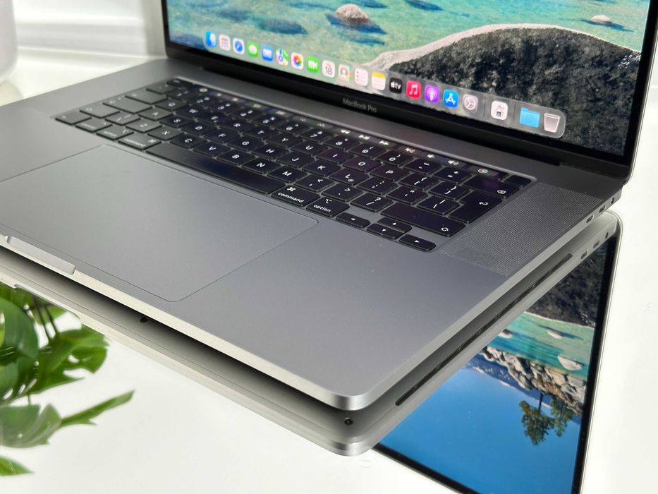 Nieziemska Moc Apple MacBook Pro 16" A2141 16GB RAM 512 Karta Graf 4GB
