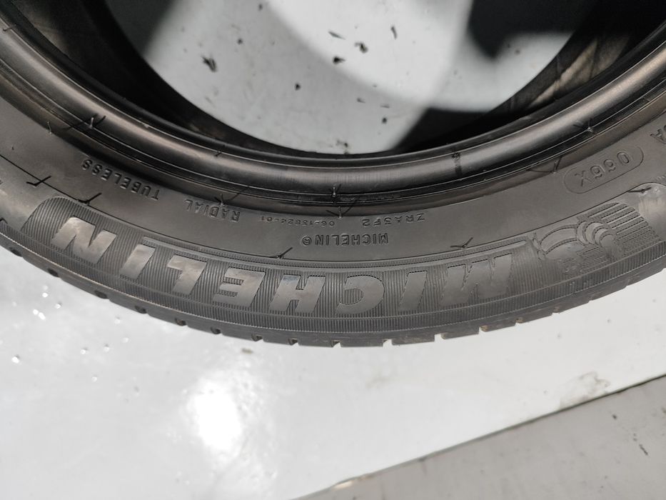 2 pneus semi novos 225-50R17 Michelin - Oferta da entrega