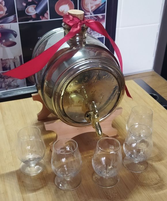 Beczułka na alkohol 2l na drewnianym stojaku na bimber