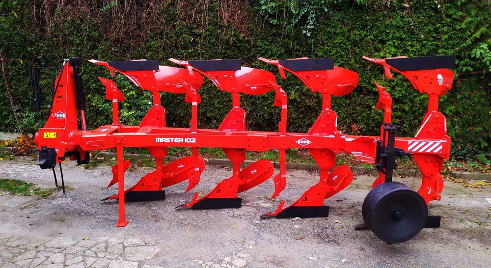 Pług Kuhn 4 skibowy obrotowy