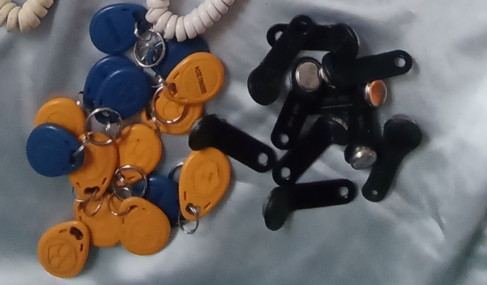 Продам домофонные ,  брелки