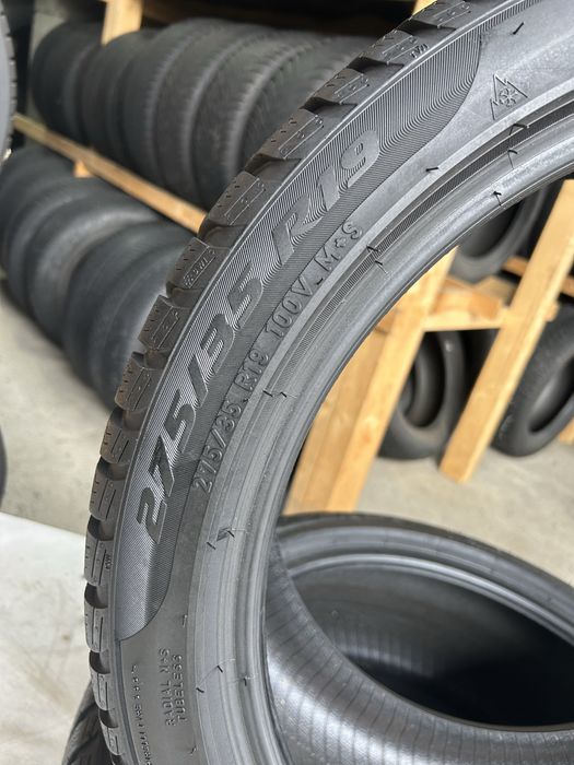 275/35/19, 245/40/19 Pirelli SottoZero3, 2023-2025рік