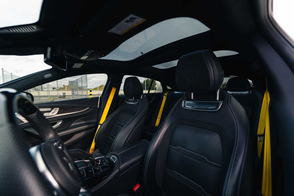 Wynajem Mercedes-AMG GT 63s V8-wypożyczalnia samochodów