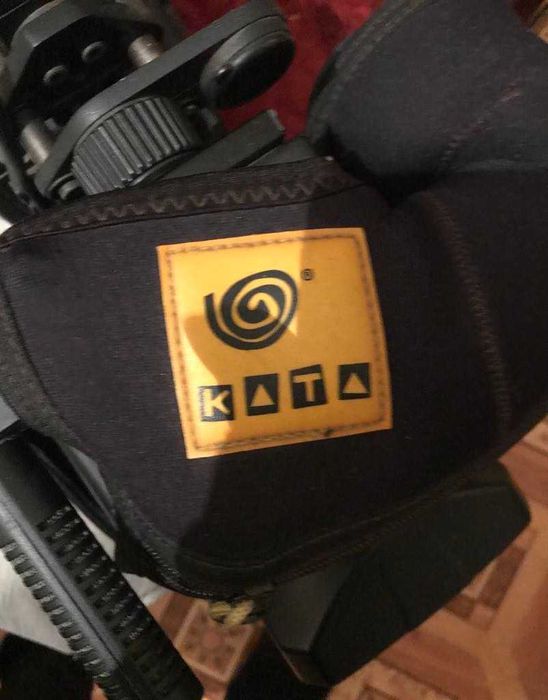 Продам професійну робочу відеокамеру