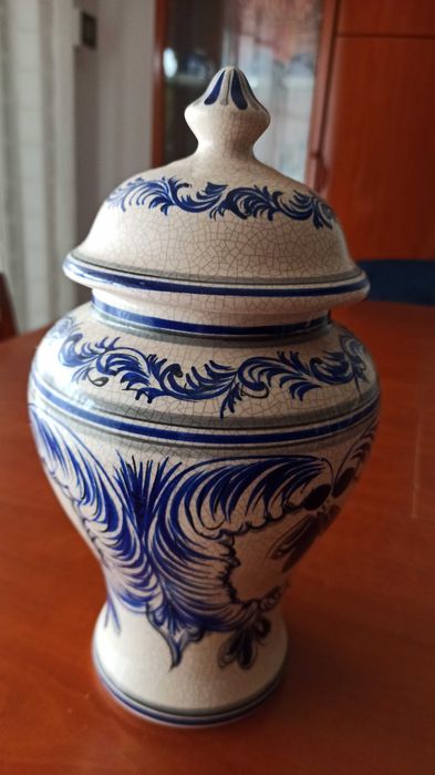 Pote decorativo cerâmica de Alcobaça, pintado à mão.