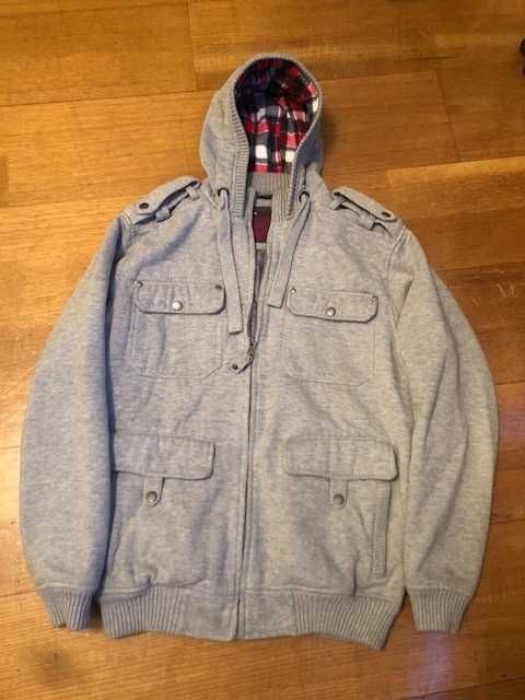 Sueter em algodão com capuz e fecho marca Athletics