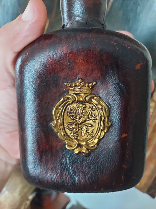 Karafka heraldyczna z herbem