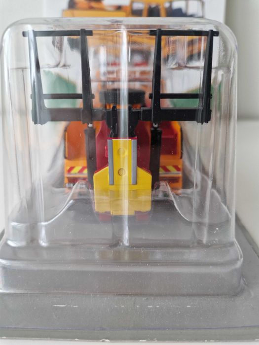 Model Jelcz 642 Holownik Kultowe Ciężarówki PRL DeAgostini skala 1:43