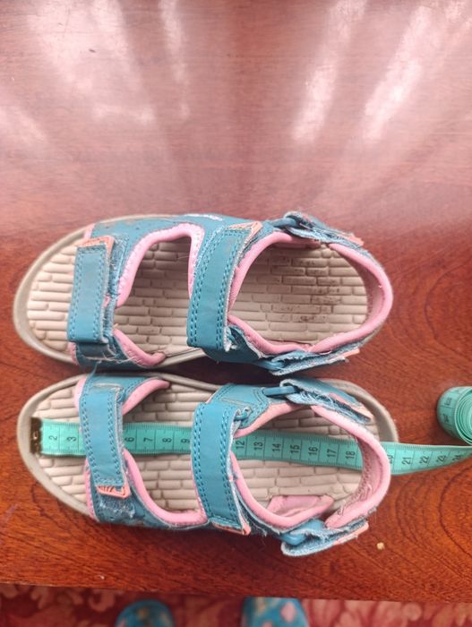 Босоніжки для дівчинки.