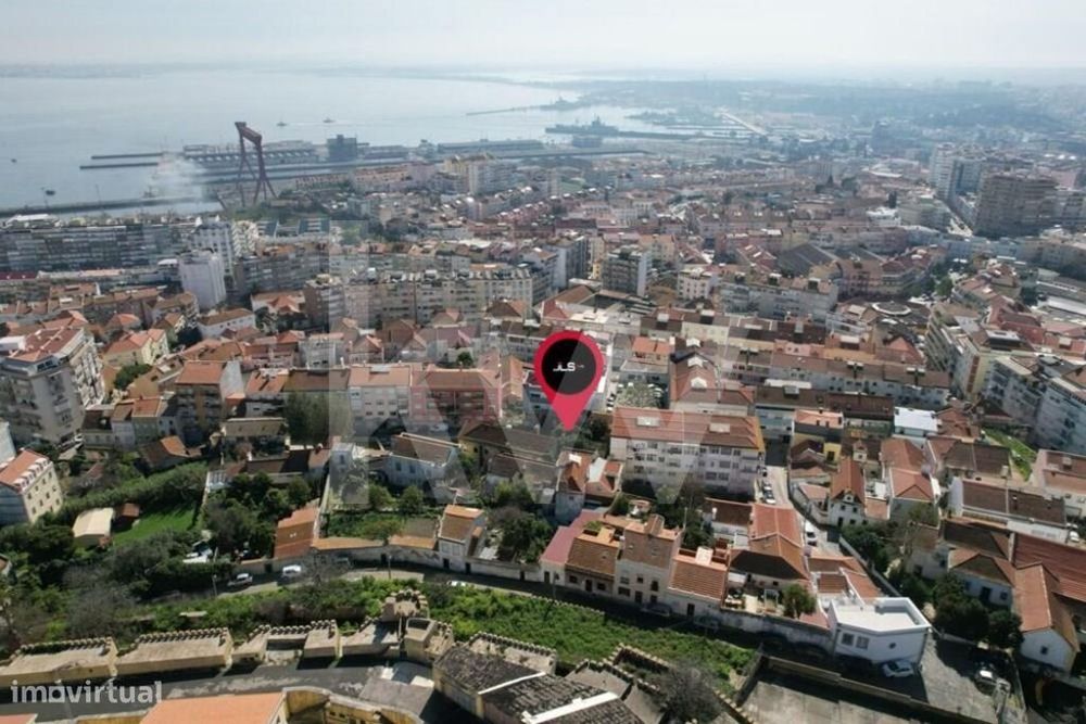 Apartamento Novo T1, a 800 metros do Terminal Fluvial de Cacilhas, Alm