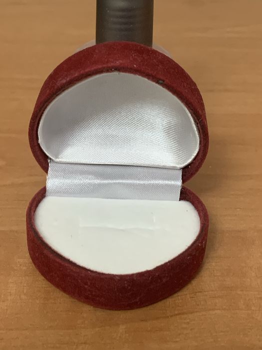 Бархатная коробочка для кольца