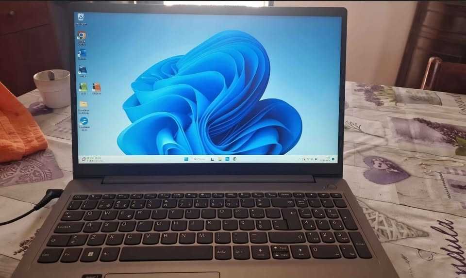 Portátil LENOVO IdeaPad 3 15ALC6 (RAM: 8 GB - 512 GB SSD - AMD Radeon