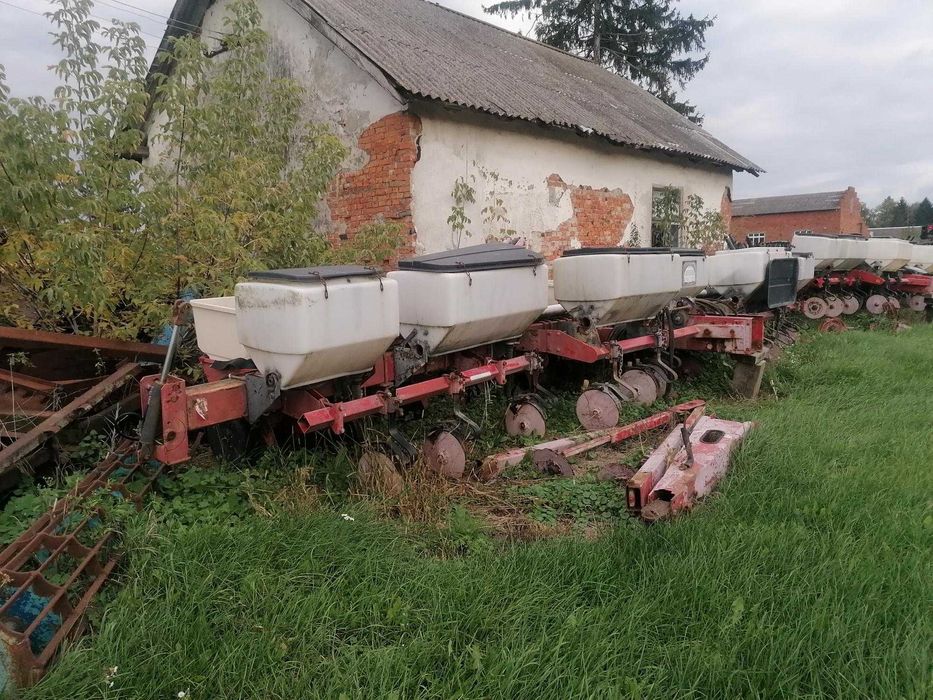 Сівалка для просапних культур Massey Ferguson 555 (12 рядкова)