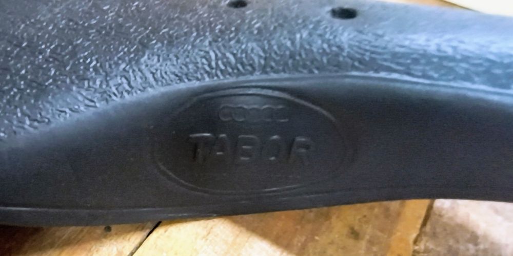 Capa de couro selim Tabor 240 molas NOVA/Pasteleiras/Órbita/Vilar