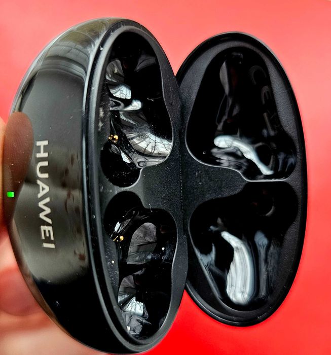 Продам только кейс Huawei FreeBuds 4i.