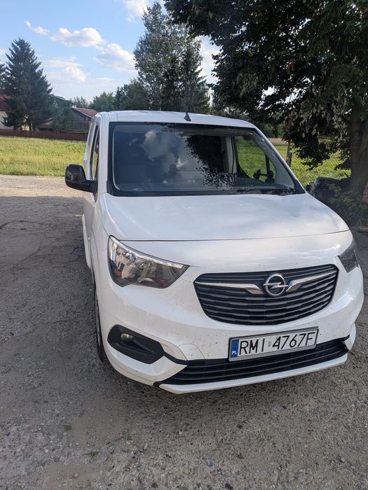 Wynajem małych samochodów dostawczych .
