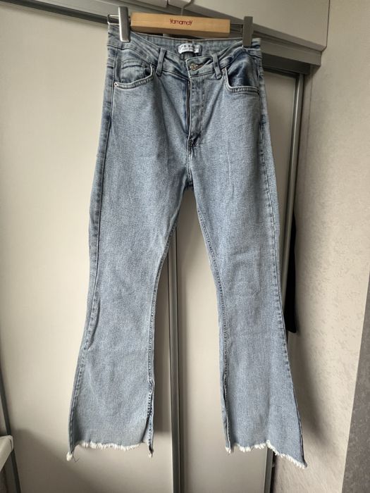 Джинси кльош світло-блакитні з розрізами  Its basic