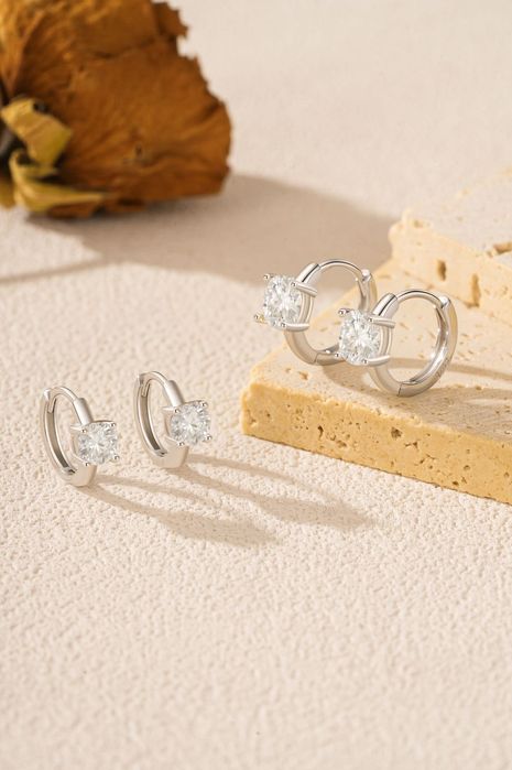 Срібні сережки-кільця з муасанітом 0.50 ct × 2 “Élise”