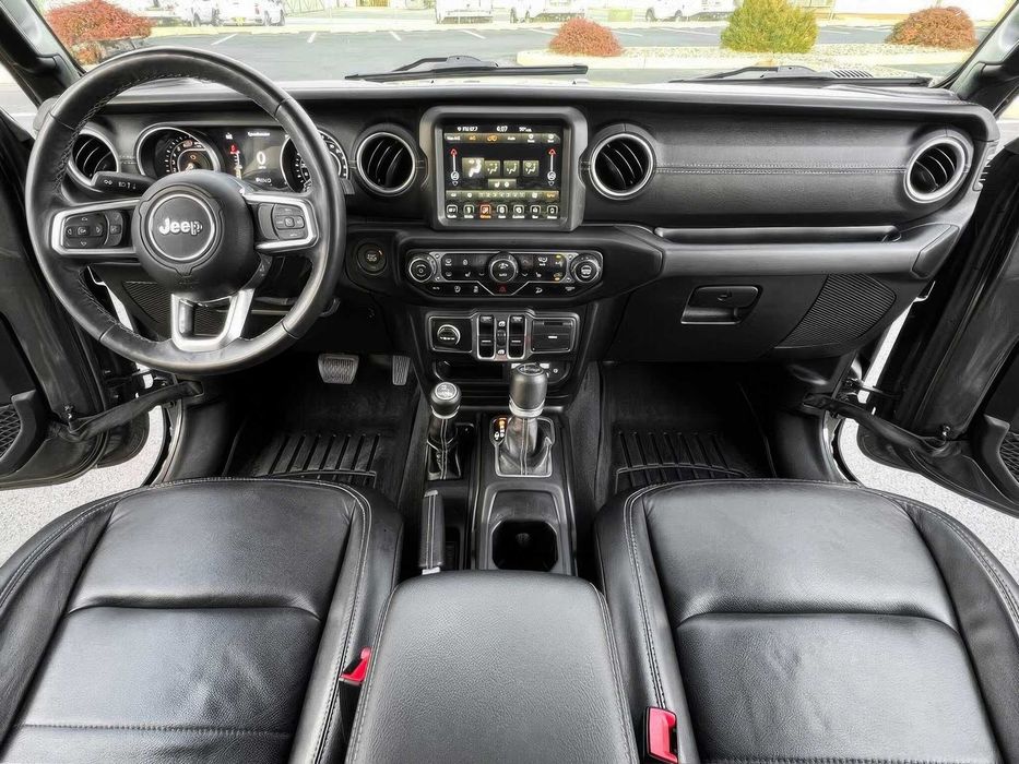 Jeep Wrangler Unlimited Sahara      2018