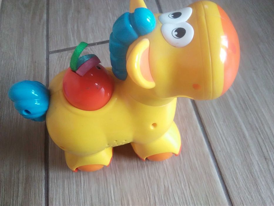 Konik wydający dźwięki, na kółkach dla dziecka 1-2 lata