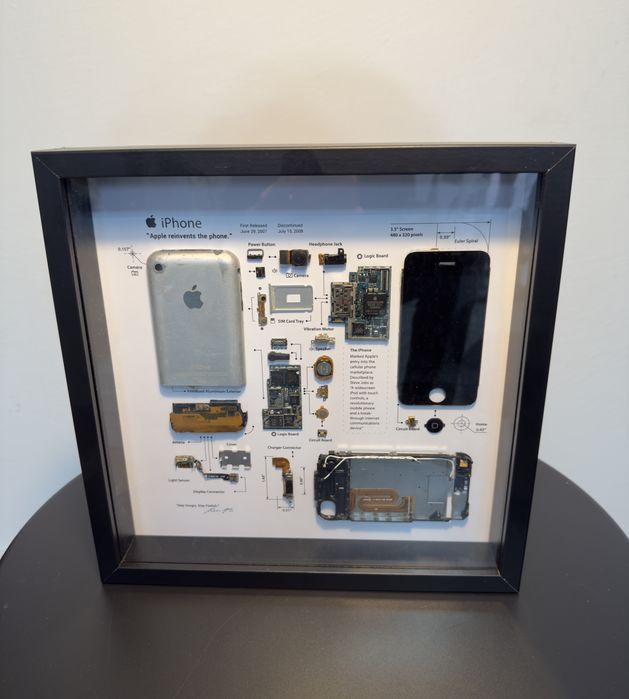 IPHONE 2G 8GB A1203 w kolekcjonerskiej ramce, Oryginalne części!