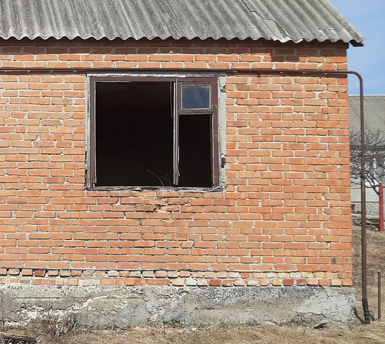 Земельна ділянка в Жуках з недобудованим будинком