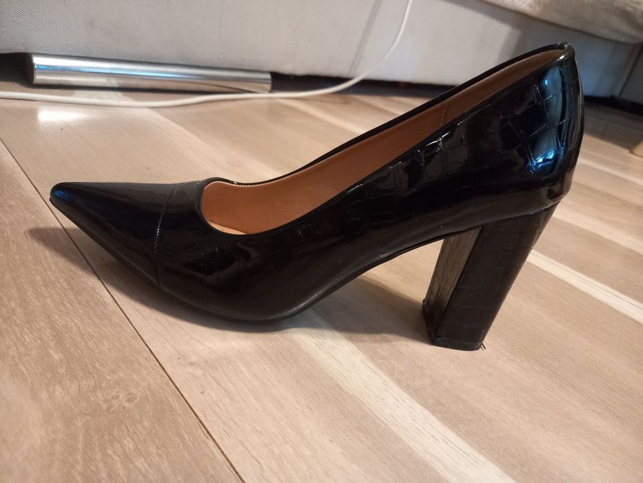 Czułenka czarne na slupku 42-43