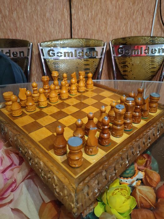 Игровой набор деревянные резные с утяжелителями Шахматы 35х35 см.